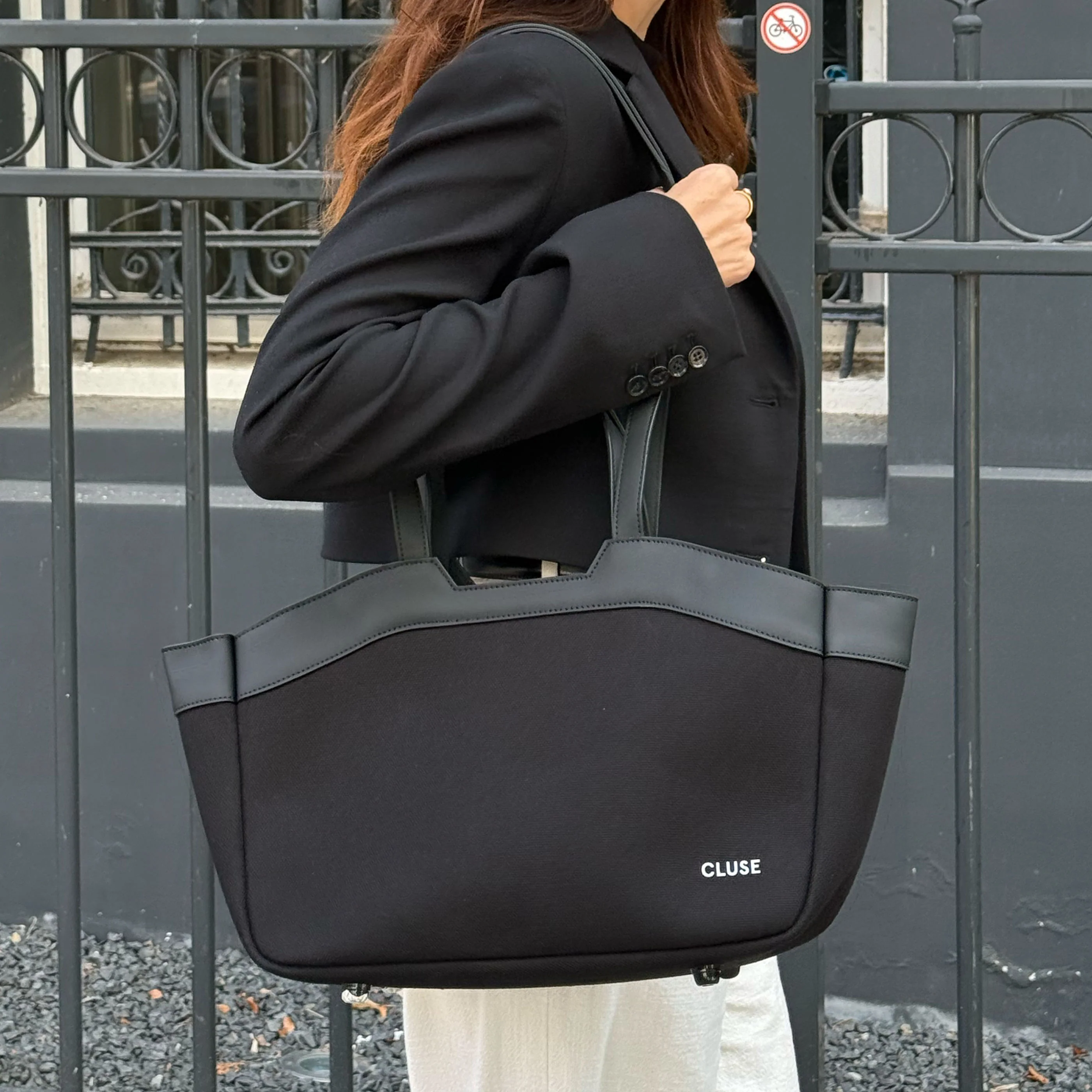 Tote Bag Petite, Full Black Colour - Image 9