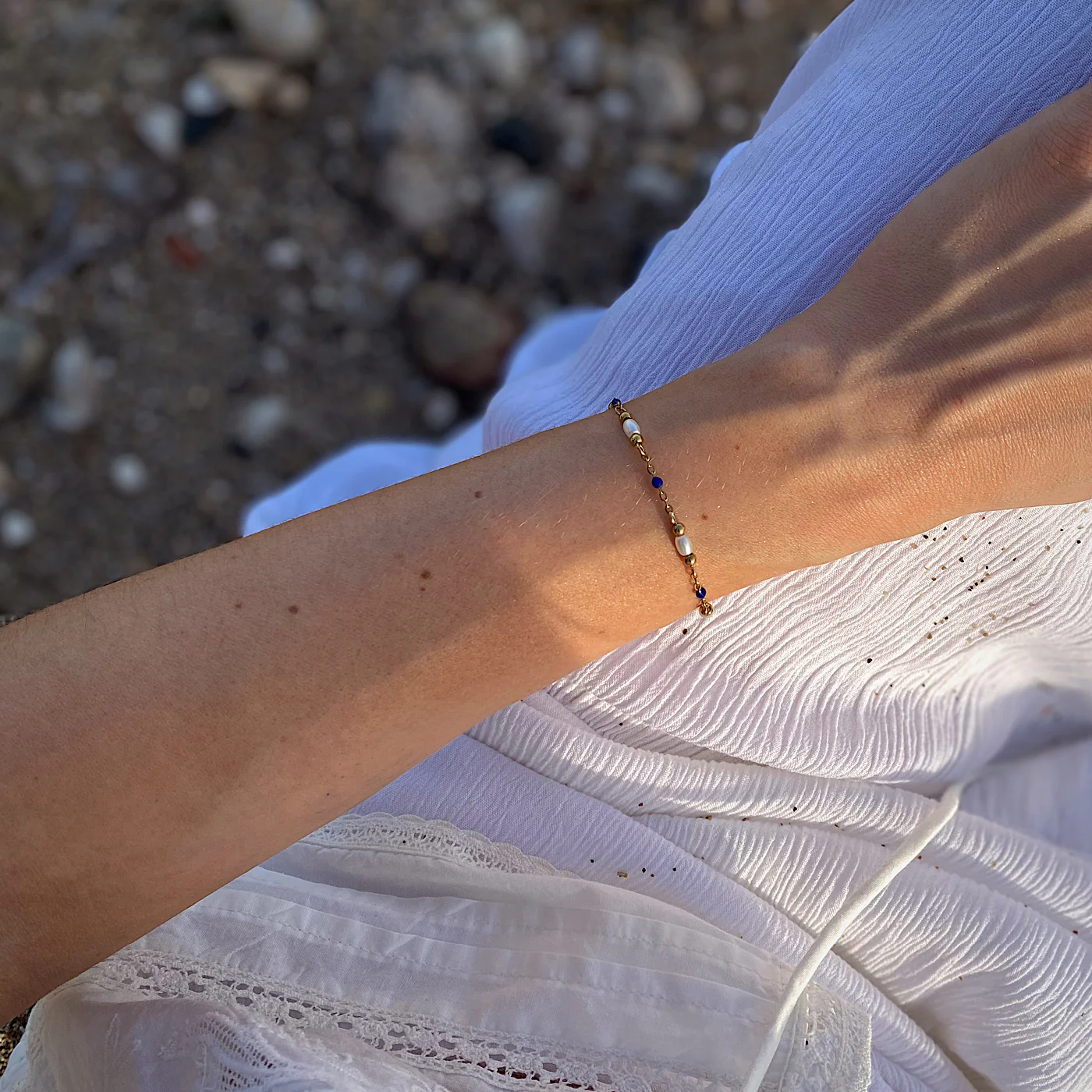 Élevé Pearl & Blue Epoxy Chain Bracelet, Gold Colour - Image 5