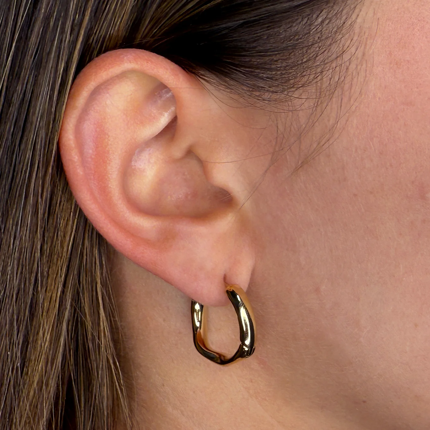 Essentielle Irregular Medium Hoop Earrings, Gold Colour - Image 2