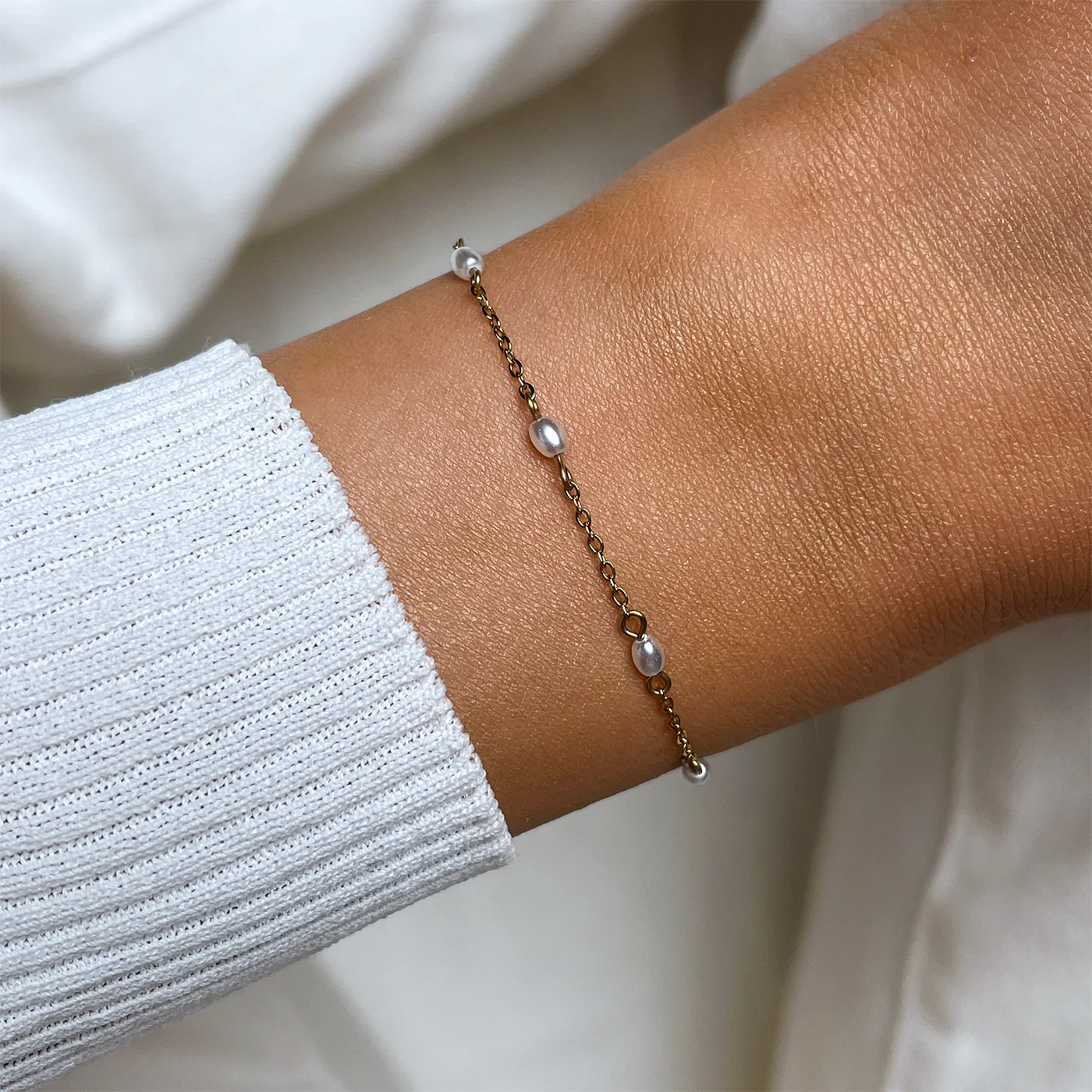 Essentielle Pearl Bracelet, Gold Colour - Image 2