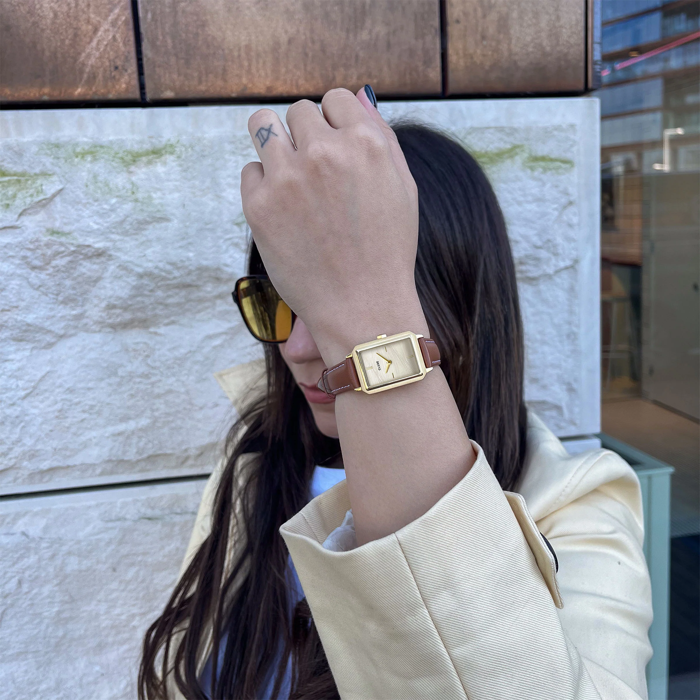 Fluette Watch Leather Nutshell, Sand Texture White, Gold Colour - Image 7