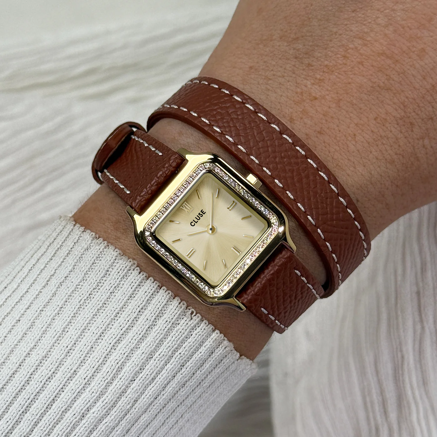Gracieuse Petite Watch Double Leather, White stones, Nutshell, Full Gold Colour - Image 2