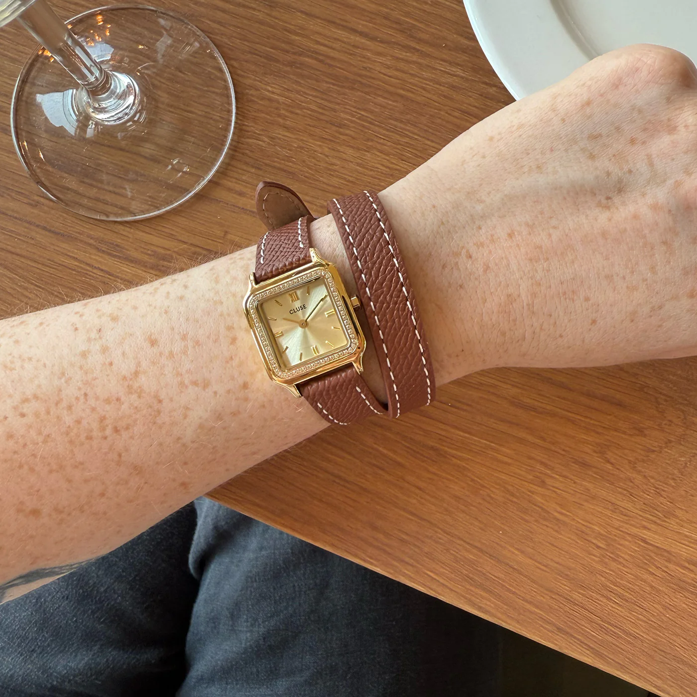 Gracieuse Petite Watch Double Leather, White stones, Nutshell, Full Gold Colour - Image 7