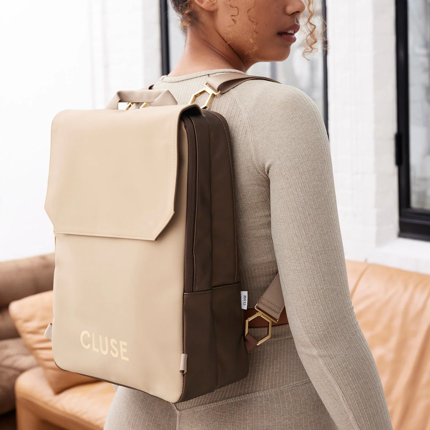 Le Réversible Backpack, Metallic Brown Beige, Gold Colour - Image 11