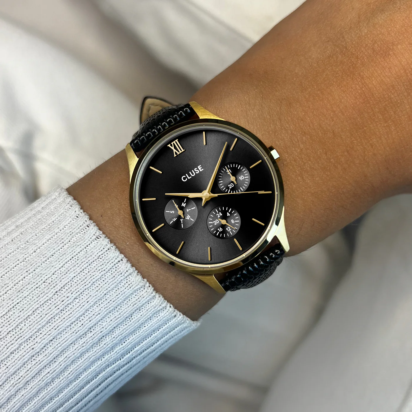 Minuit Multifunction Black Watch Leather, Black Lizard, Gold Colour - Image 2